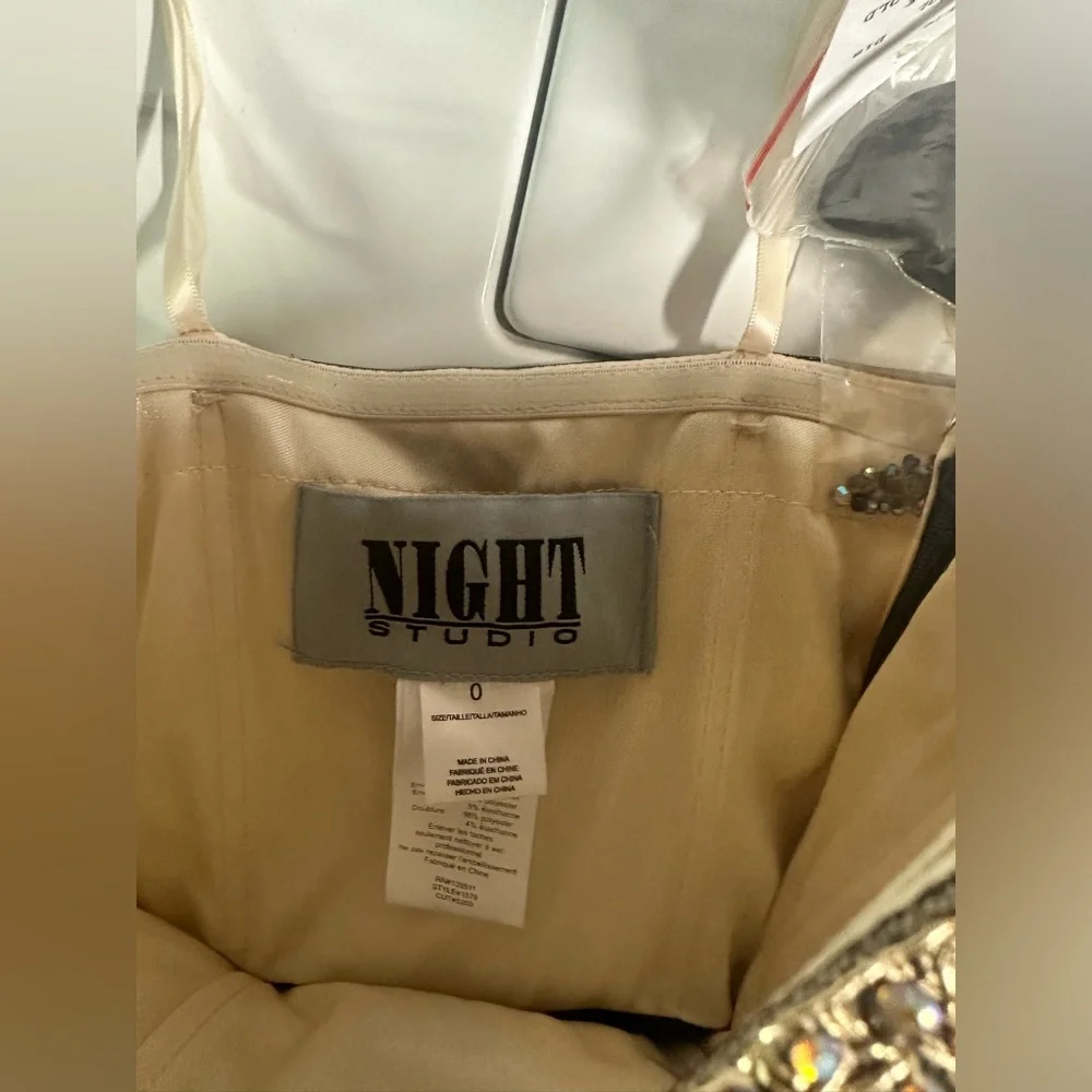 David’s Bridal Night Studio Embroidered Mermaid Gown Size 0 New wt Tags! - Picture 5 of 12